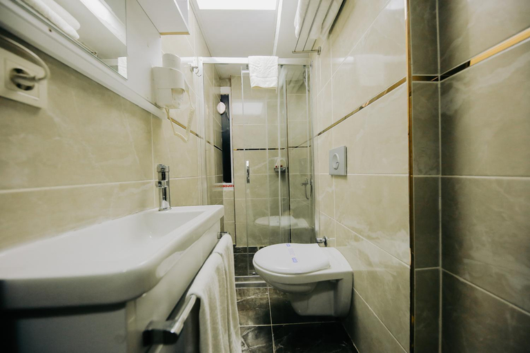 Bathroom 3, Red Green , Karşıyaka