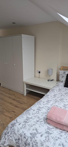 Others 4, Private Rooms near Hither green Station, London