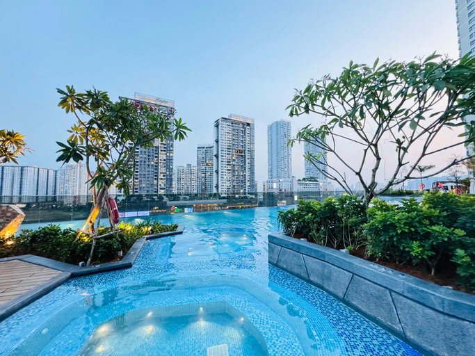 Swimming pool 4, THE LUMIÈRE RIVERSIDE LUXURY SUITE, District 2