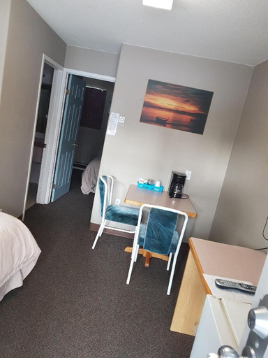 Bedroom 2, Anchor Riverfront Motel, Columbia-Shuswap