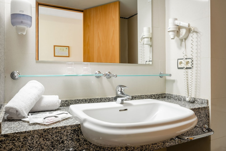 Bathroom 4, ALEGRIA Caprici Green 4 SUP, Barcelona