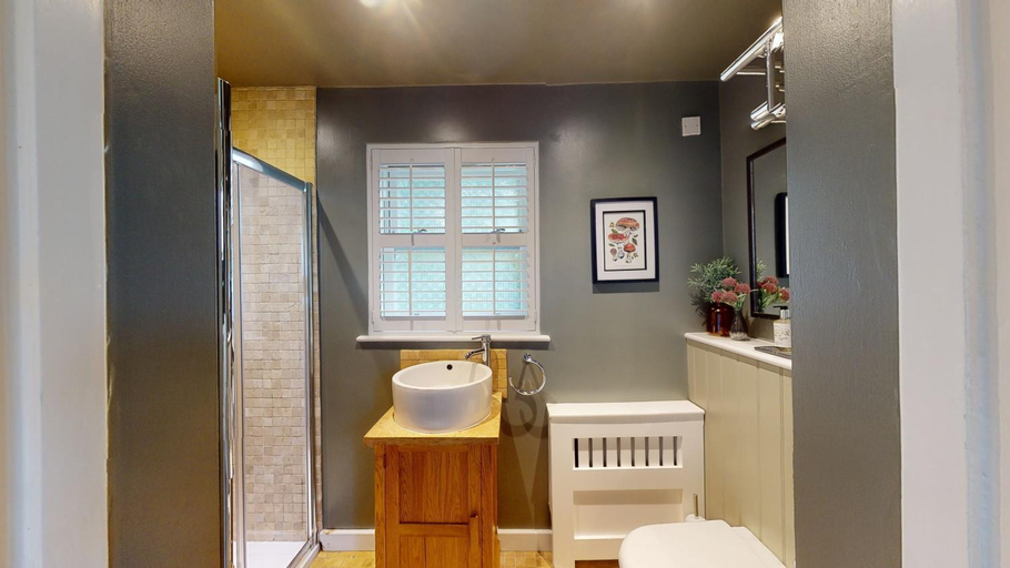 Bathroom 3, Hazelhurst Farm, Hampshire