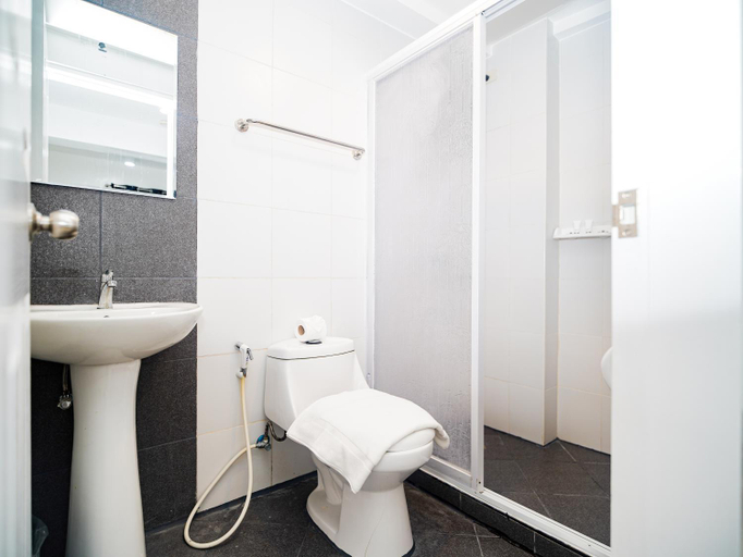 Bathroom 3, Boracay Joint Hotel, Malay
