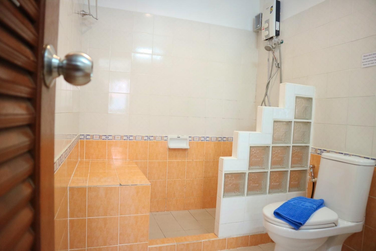 Bathroom 3, Sunshine Guest House, Hua Hin