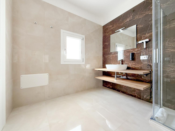 Bathroom 4, FeVi Rooms, Syracuse