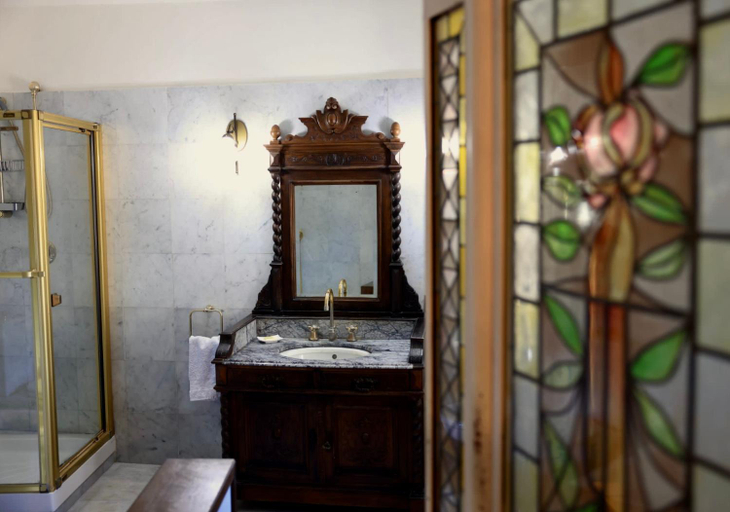 Bathroom 2, Castello del Poderetto, Massa Carrara