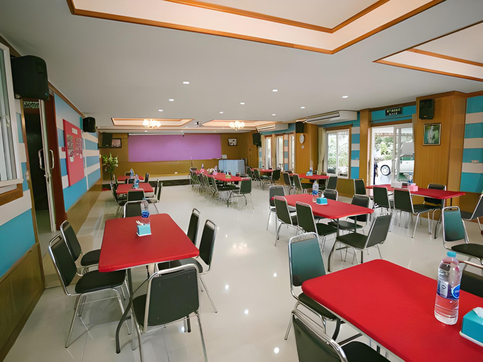 4, T.W. Sea View Hotel, Tha Sala