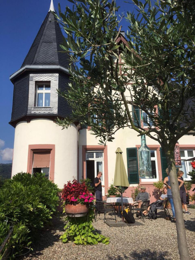 Others 4, Wohnen im Burghotel, Rheingau-Taunus-Kreis