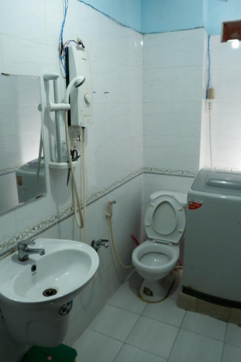 Bathroom, Sola, District 1