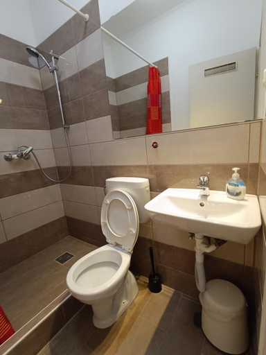 Bathroom 3, liechtenstein apartments Budapest, Budapesti