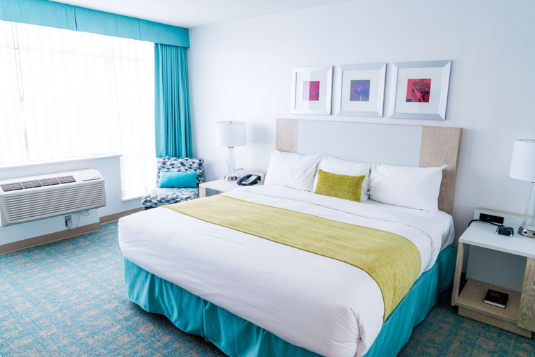 Bedroom 3, Coast Langley City Hotel & Convention Center, Greater Vancouver