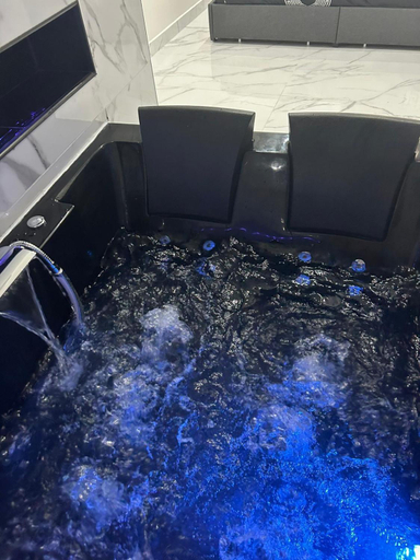 Sport & Beauty 4, Suite Zen Jacuzzi TV Integree Clim Wifi Beziers Centre Arrivee Autonome 24h24, Hérault
