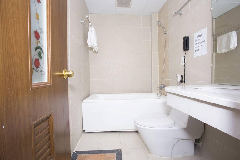 Bathroom, Family Hotel, District 1