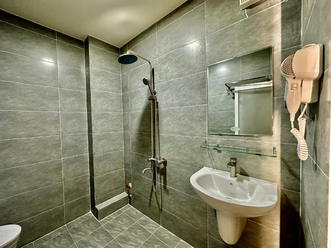 Bathroom, Dorm Bui Vien - walking street, Ho Chi Minh City