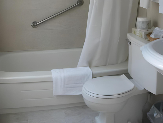 Bathroom 3, Glynmill Inn, Division No. 5