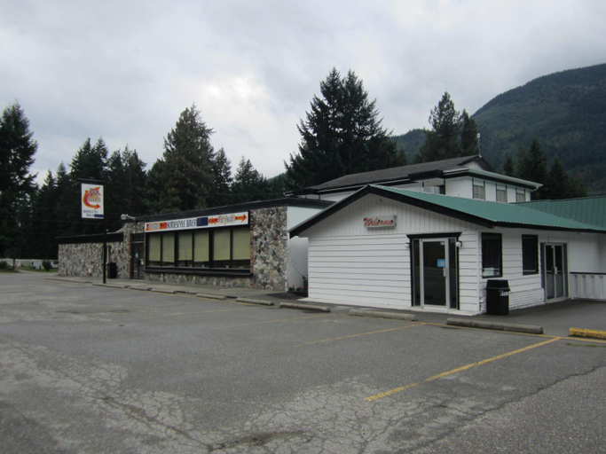 Food & Drinks 5, The Mighty Fraser Motel, Fraser Valley
