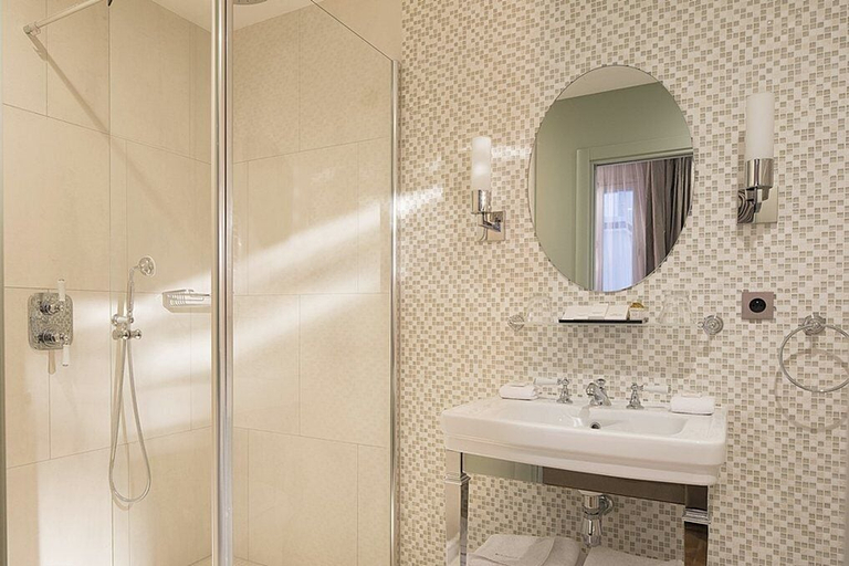 Bathroom 3, Monsieur Cadet Hotel and Spa, Paris