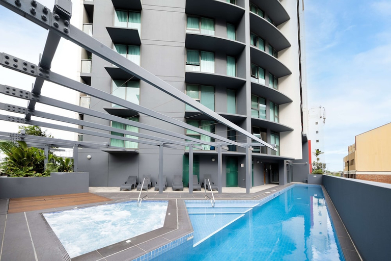 Sport & Beauty 2, Oaks Brisbane Felix Suites, Brisbane