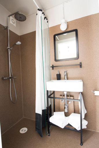 Bathroom 4, Hotel Leifur Eiríksson, Reykjavík