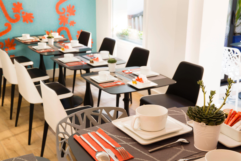 Food & Drinks 5, Hotel Elysees 8, Paris