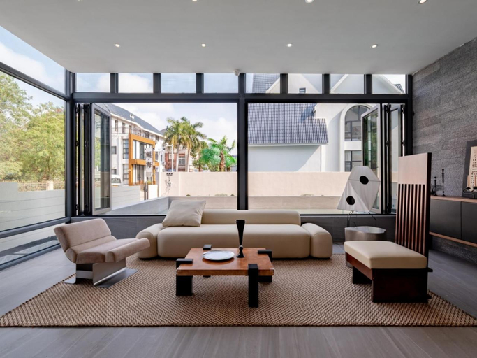 Others 4, 257 Summer Hotel, Beihai
