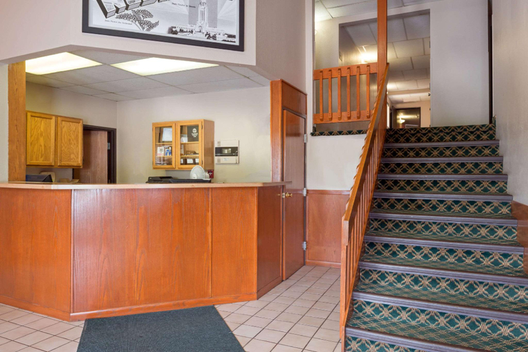 Public Area, Super 8 By Wyndham Omaha Ne, Douglas