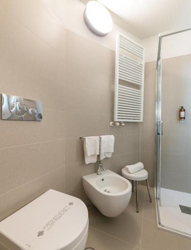 Bathroom 5, Hotel Gattapone, Perugia