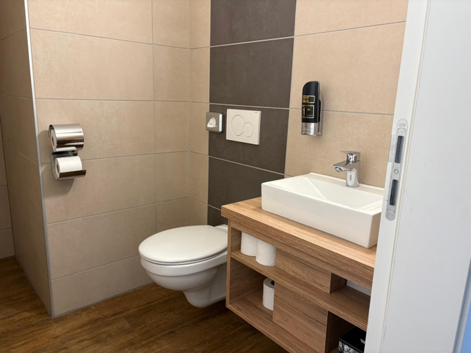 Bathroom 2, Hotel Stiegler Bed & Breakfast, Vöcklabruck