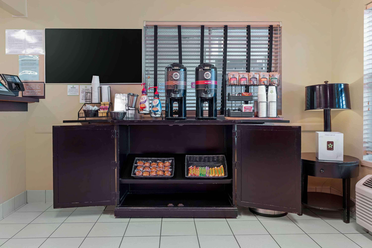 Food & Drinks, Studio 6 Extended Stay Sacramento Arden Way CA, Sacramento