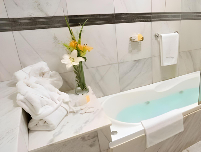 Bathroom 4, San Nicolas Plaza, San Nicolás
