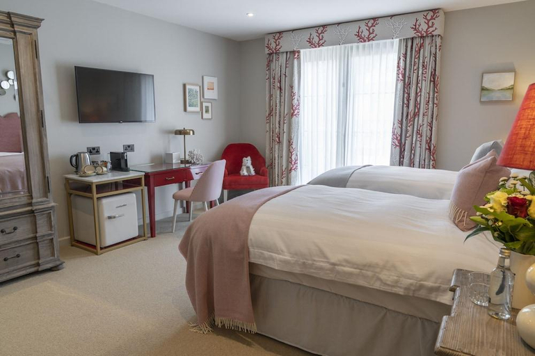 Bedroom 2, Oyster House, Swansea