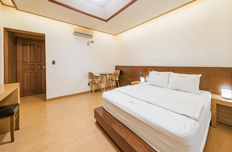 Others 5, CF Motel, Jeju