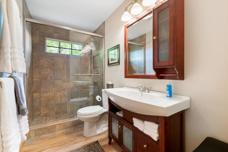 Bathroom 3, Lake Haven, Carroll