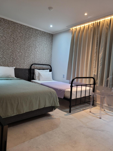 Bedroom 2, Gallery Hotel, Suyeong