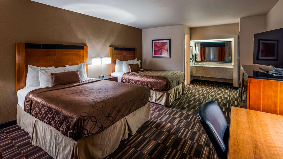 Bedroom 3, Best Western Executive Inn, Lea