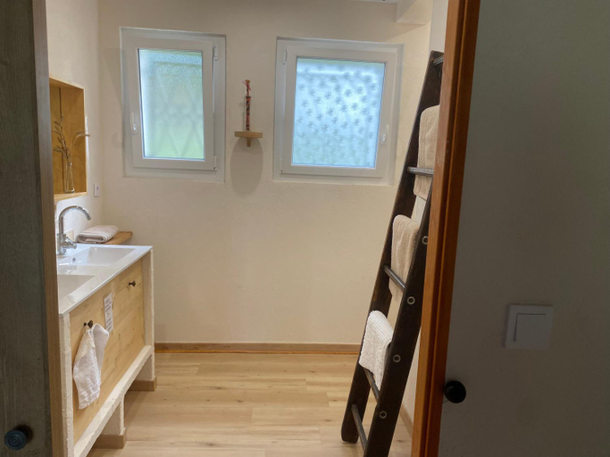 Bathroom 2, La belle campagne, Dordogne