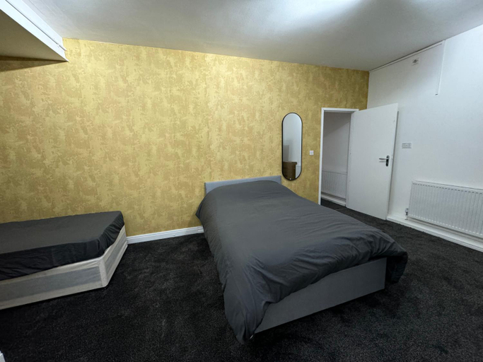 Bedroom 4, The Bishop, London