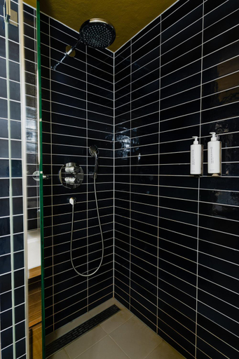 Bathroom 3, Apartments De Hallen, Amsterdam