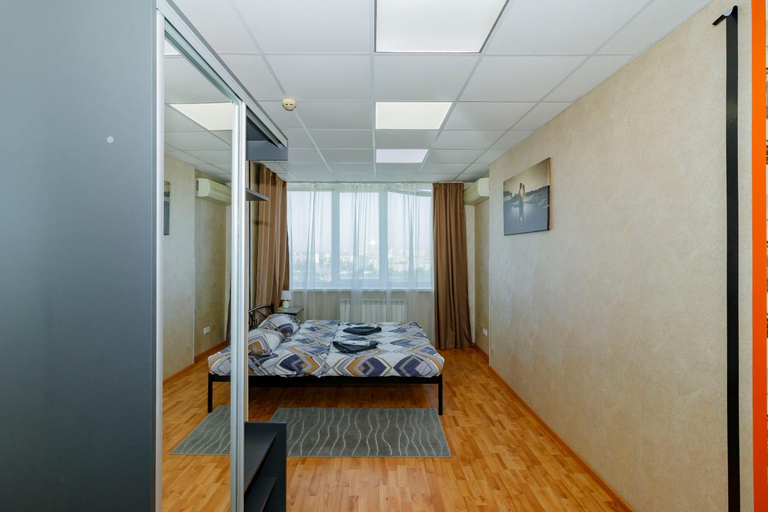 Others 5, Uneed Rooms: Sky, Darnyts'kyi