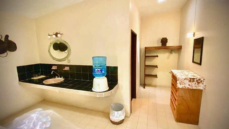 Bathroom 4, Macan Ché, Izamal