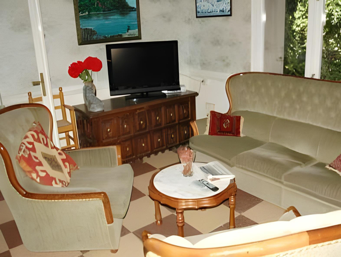 Others 4, Hotel Comodoro, Girona