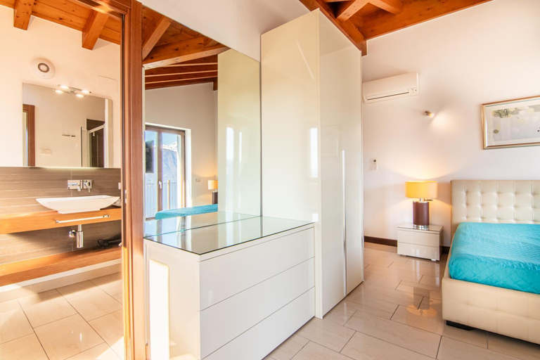 Bathroom 2, Villa Lumbini, Como