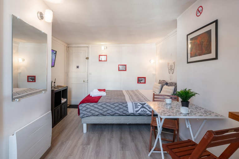 Bedroom 2, Le Prestige Grenoble hypercentre, Isère