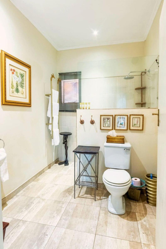 Bathroom 2, Nguni Lodge, Hwange