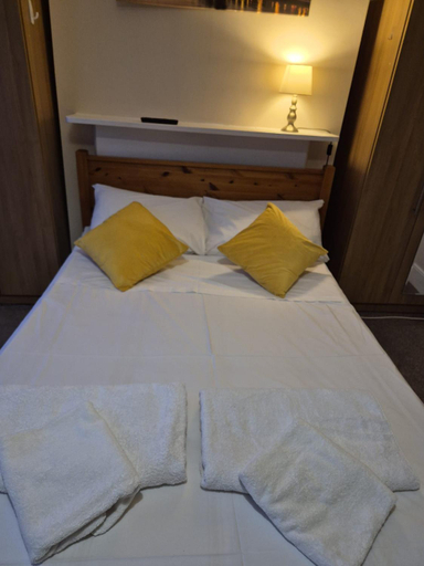 Bedroom 3, Clapham and Brixton Studios, London