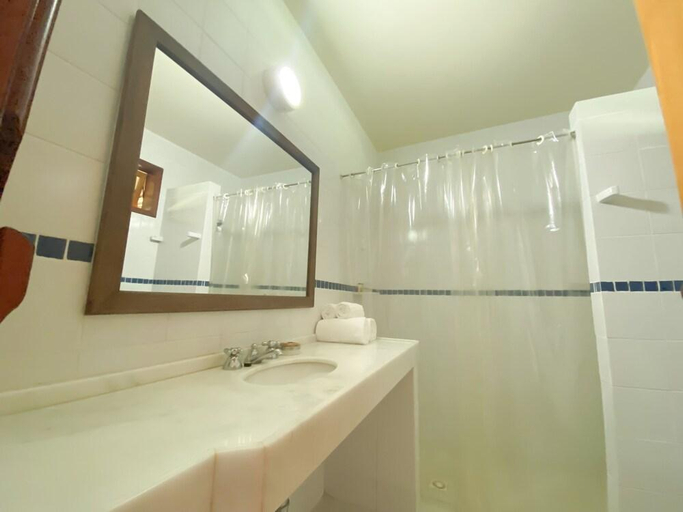 Bathroom 5, Santa Clara Hotel, Parati