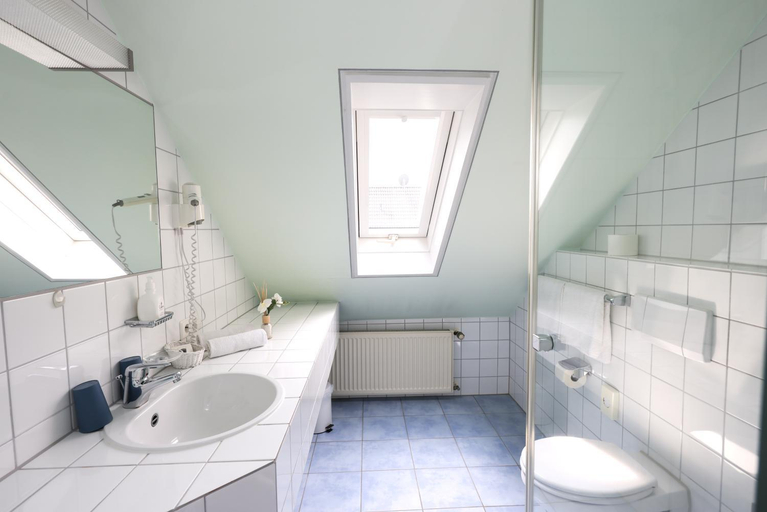 Bathroom 5, Hotel Kellhof - Bed & Breakfast, Konstanz