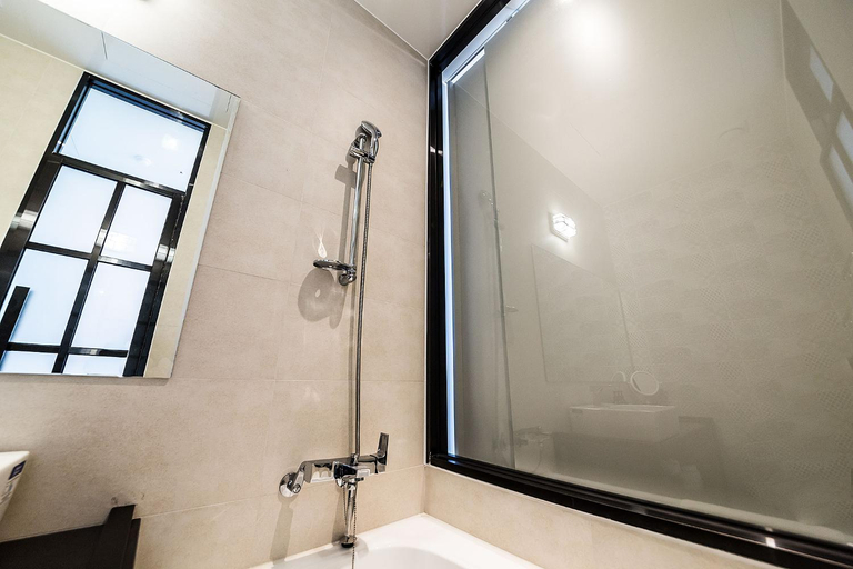 Bathroom 4, H Avenue Hotel Gwangalli branch, Suyeong