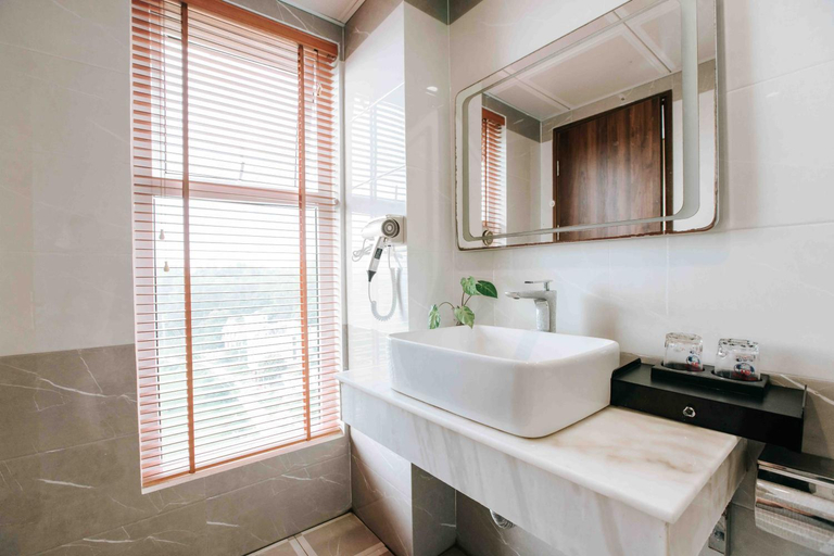 Bathroom 5, Golden Coto Hotel, Cô Tô