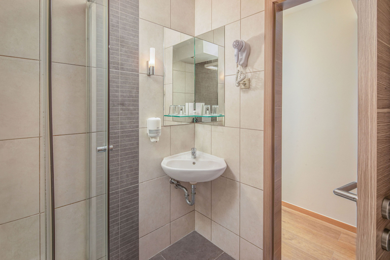 Bathroom 5, Vitta Hotel Superior, Budapesti
